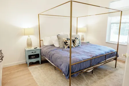 Glam, Cozy Chateau by Horsehead Lake Wedding Venue, Atv & Hiking, University