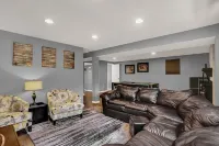 Dwntwn Westfield Family home close to GrandPark and local entertainment Hotel a Westfield