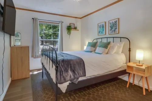 Charming Family Friendly Cottage Near Torch Lake Hotels in Clearwater Township