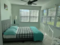 Florida style home walking distance to Barefoot Beach