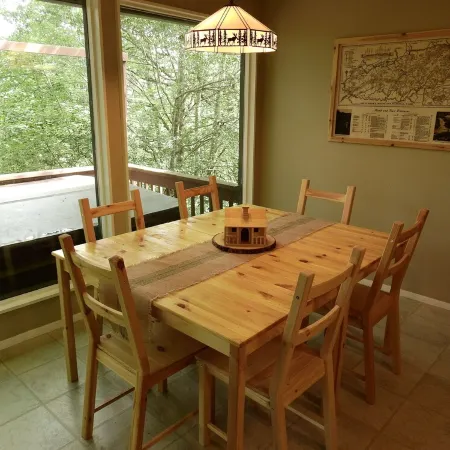 Cozy Bear Lodge on top of Casey's Mountain! - Great Location!!