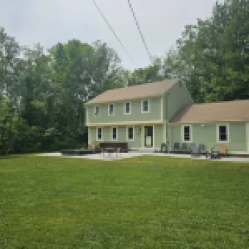 Cozy Home 1mi. to Beaches/Shops/Dining, Hot Tub, Big Patio, Pvt Yard, Fire Pit