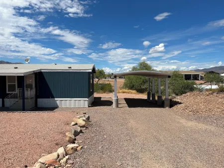 Blue Perch is comfortable and new in the heart of Tonto Basin by Lake Roosevelt. Отели в г. Тонто Бейсин