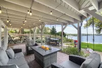 Lakefront Oasis w/ 2 fire pits, game room & kayaks 폭스 레이크 호텔