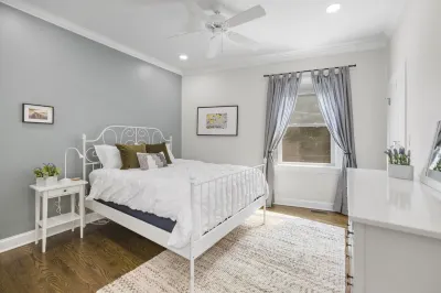 Book with us ⭐️3 bd 2.5 ba in Historic Washington DC Home 펫워스 호텔