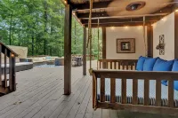 2 Min Walk to Lake w/HotTub, Private Sauna, AC, Pets OK! Near Hikes & Waterparks Hotel a Clifton Township