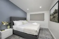 Updated 2Br/1BA Flat Steps from 25th Street Fun