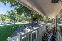 AMAZING! Wild Oaks Retreat. Pool, Spa, Game Room, EV Charger, Wine Country.