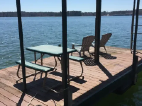 LOCATION! Lakefront House with Dock near Hartwell Marina/Downtown Kayaks/Firepit 哈特縣酒店