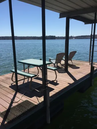 LOCATION! Lakefront House with Dock near Hartwell Marina/Downtown Kayaks/Firepit