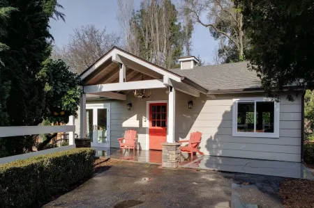 900 Square Foot Guest Cottage Built In 2013. Great For A Family of five max.