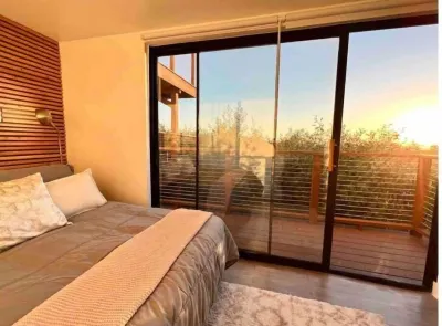 Main House + Guest Unit! 5 Bed / 3.5 Bath, Oakland Hills