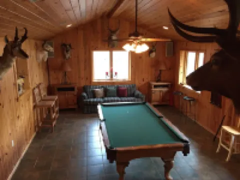 Beautiful Cedar Cabin Connection on Lake Hamilton