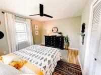 Hilltop Boho Bungalow close to Lake Blue Ridge and Downtown Blue Ridge