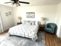 Cozy cottage in peaceful, rural setting, 15min away from public beach on lake Hotels in Cherokee County