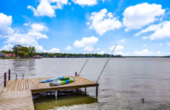 New Lakefront Home-Private Dock on Open Water in Convenient Location, Cul de sac