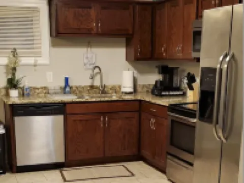 Walkable to the Casino and Family Friendly! 3 Bd/2 ba, Full House, Sleeps 8 Hotels in Portsmouth