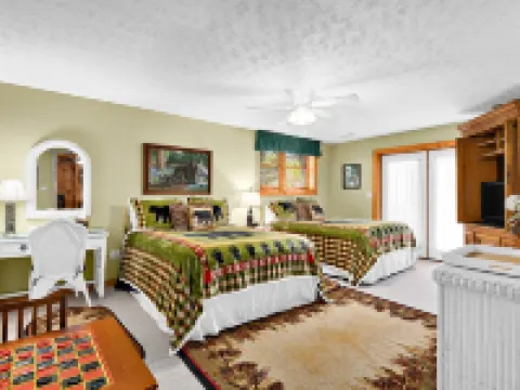 Decorated Christmas Log Cabin with Mountain View, Hot Tub, Pool Table, Sleeps 10