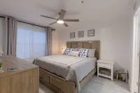 Avalon. Fully Renovated 2024.. Pool View