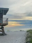 Ila's Beach House: Near IMG-Heated Salt Pool- Pets OK-Modern Organic Smart Home