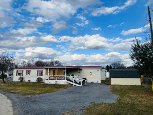 Cozy Mobile Home In Just the Right Place. Hotels in Moorefield