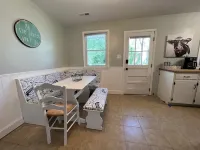 3 BR renovated home, near downtown Raleigh, privacy fenced backyard! - 무료 와이파이