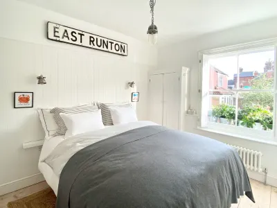 Romantic hideaway for two in coastal town - minutes from the sea Hotels near Cromer Beach