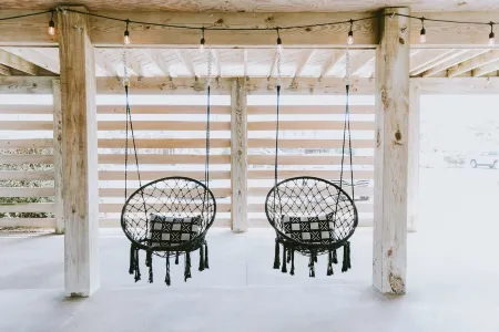 NEW LISTING!!  Designer Home, Private Pool, 2 Blocks to the Beach, Sleeps 10