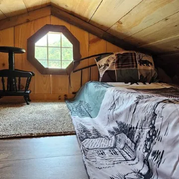 1 BR/1BR Lofted Cabin West Virginia Hatfield McCoy ATV Trails