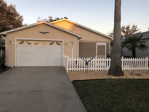 Modern Comfort & Prime Location in the Villages – Golf Cart Included!