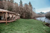 River's Edge, Gateway to the Olympic National Park Hotel dekat Rialto Beach