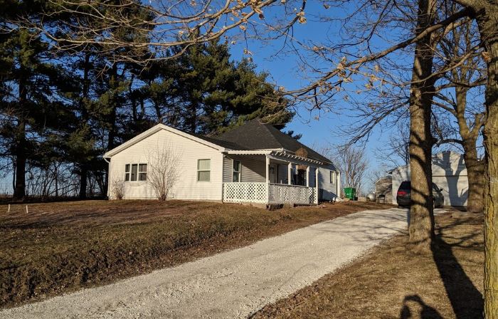 Nauvoo Country Cottage - Sleeps 12