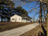 Nauvoo Country Cottage - Sleeps 12 - 3-Star