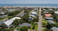 Stylish Coastal Getaway Steps from the Beach & Pier - 4つ星