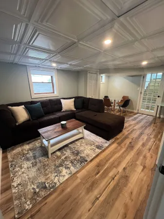 Adorable beach house - 5 min walk to private beach Отели в г. Вэрхэм