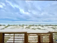 Beachfront 3bed 2bath sleeps 8. ‘25 amenity pass, linens included.