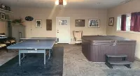 Large Lakehouse with hot tub. walk to public beach in Twin Lakes WI