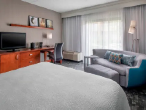 Courtyard Newark Liberty International Airport Hotels in Newark