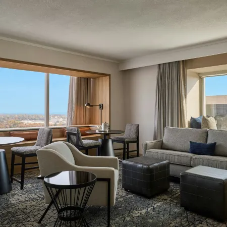 Sheraton Grand Sacramento Hotel Отели рядом с достопримечательностью «Саттерс Форт»