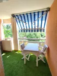 Apartment with terrace and garden view, 8 minutes walk from the beach