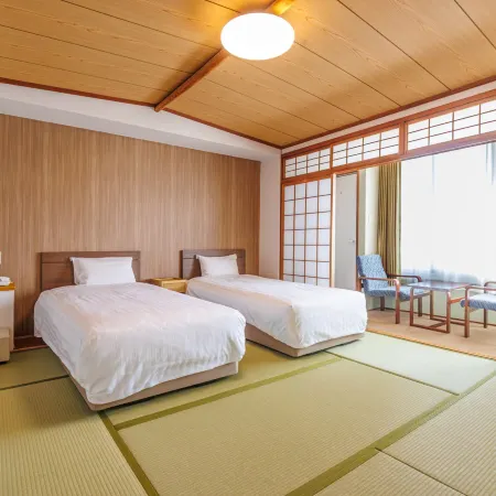 Shirahama Onsen KKR Shirahama Mihamaso Отели рядом с достопримечательностью «Пляж Сирарахама»