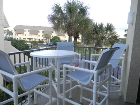 Beautiful Summerhouse Condo Ocean & Intracoastal Views 3 Min Walk to the Beach!