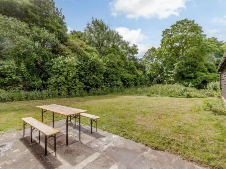 Rustic Charm & Modern Comfort in Essex Countryside Отели в г. Брейнтри