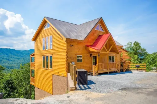 5 Miles to Gatlinburg! Indoor Heated Pool/ Theater Room/ Hot tub/ Amazing Views!