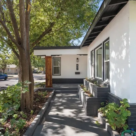 Lavish Living Retreat - Modesto, CA