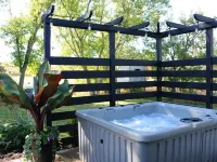 Friends And Family Farmhouse Hotels in Benton