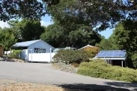 Point Reyes Garden House Getaway in the Nicasio Valley 드레이크스 비치 주변 호텔
