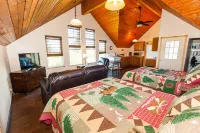 Cozy suite to get away to Homer, AK. Enjoy the views of the Spit and Kachemak Ba