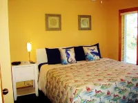 TIKI POOL & SPA, GOLF CART, KAYAK, WATERFALL, FIREPIT EXCELLENT LIGHTHOUSE VIEWS - balcony