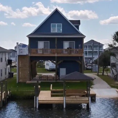 Water Lovers Paradise! New 6 br 4 ba  boat ramp and dock on canal. Near ocean